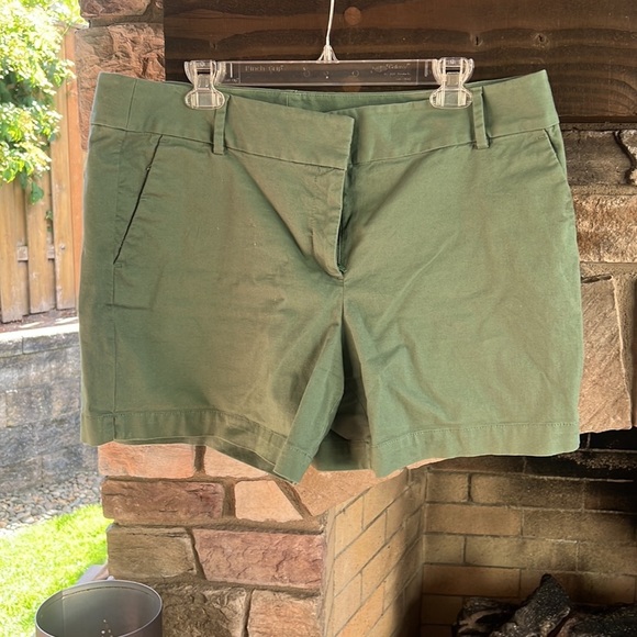 Loft 6” Green Shorts 14 NWOT - Picture 1 of 5